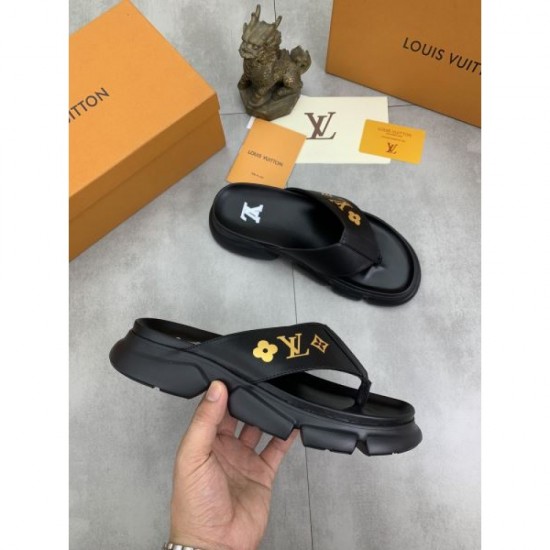 LOUIS VUITTON This season's best new 2024SS men's slippers LOUIS VUITTON This season's best new 2024SS men's slippers