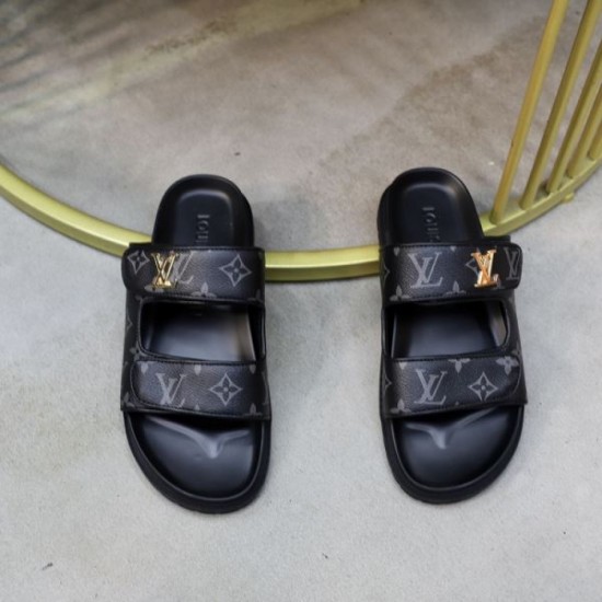 LOUIS VUITTON Explosively popular in summer 2024SS Men's slippers LOUIS VUITTON Explosively popular in summer 2024SS Men's slippers