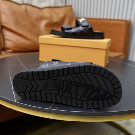 LOUIS VUITTON Explosively popular in summer 2024SS Men's slippers LOUIS VUITTON Explosively popular in summer 2024SS Men's slippers