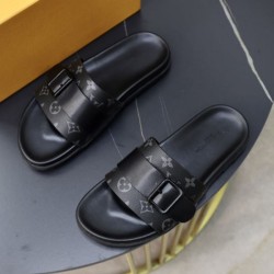 LOUIS VUITTON 2024SS men's slippers that are useful regardless of the season
