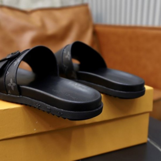 LOUIS VUITTON 2024SS men's slippers that are useful regardless of the season LOUIS VUITTON 2024SS men's slippers that are useful regardless of the season