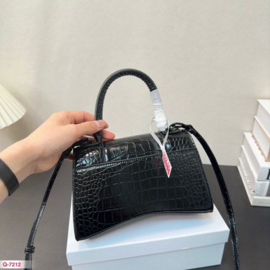 Super popular beautiful item on sale 2024SS tote bag BALENCIAGA Balenciaga Super popular beautiful item on sale 2024SS tote bag BALENCIAGA Balenciaga