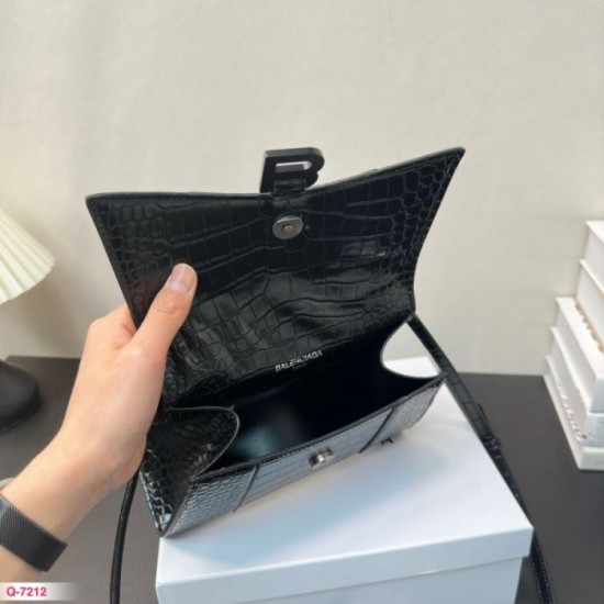 Super popular beautiful item on sale 2024SS tote bag BALENCIAGA Balenciaga Super popular beautiful item on sale 2024SS tote bag BALENCIAGA Balenciaga