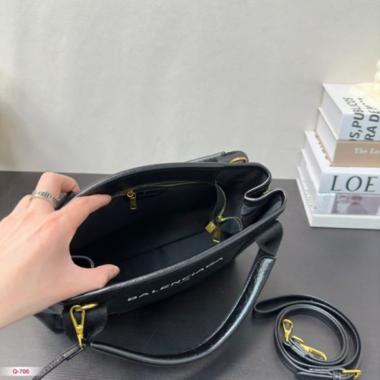 Happy arrival on sale 2024SS tote bag BALENCIAGA Balenciaga Happy arrival on sale 2024SS tote bag BALENCIAGA Balenciaga