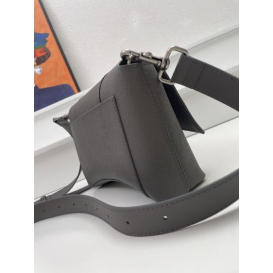 BALENCIAGA 2024FW Fall/Winter Essentials Shoulder Bag BALENCIAGA 2024FW Fall/Winter Essentials Shoulder Bag