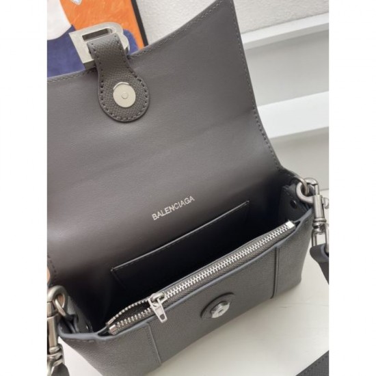 BALENCIAGA 2024FW Fall/Winter Essentials Shoulder Bag BALENCIAGA 2024FW Fall/Winter Essentials Shoulder Bag