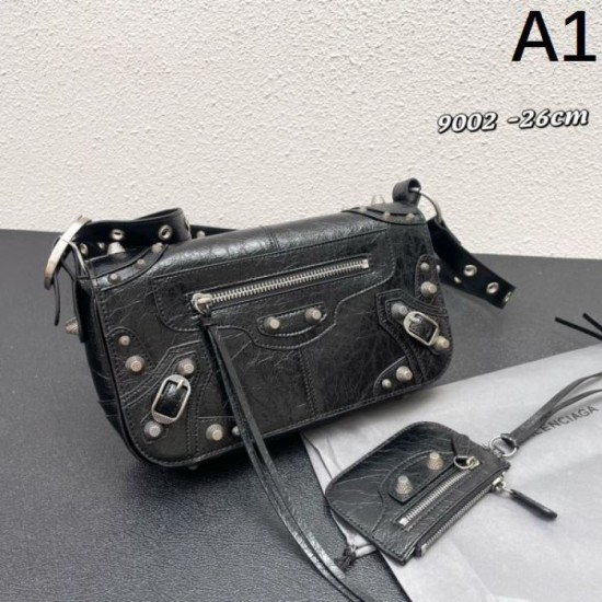 BALENCIAGA Balenciaga 2024FW A new masterpiece shoulder bag with high demand BALENCIAGA Balenciaga 2024FW A new masterpiece shoulder bag with high demand