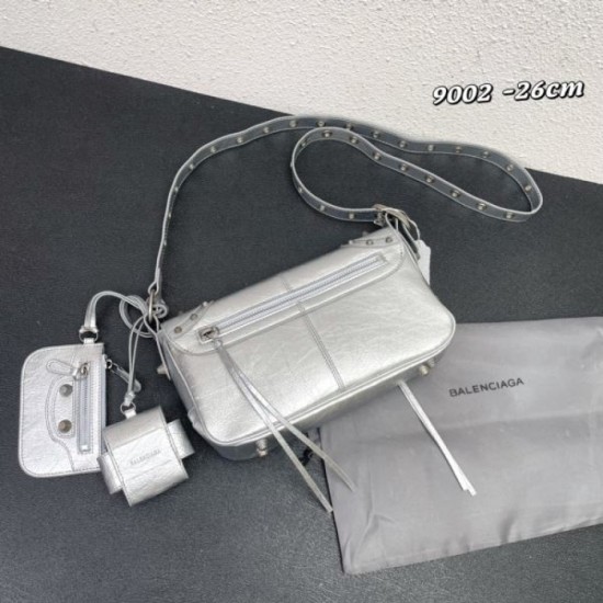 BALENCIAGA Balenciaga 2024FW A new masterpiece shoulder bag with high demand BALENCIAGA Balenciaga 2024FW A new masterpiece shoulder bag with high demand