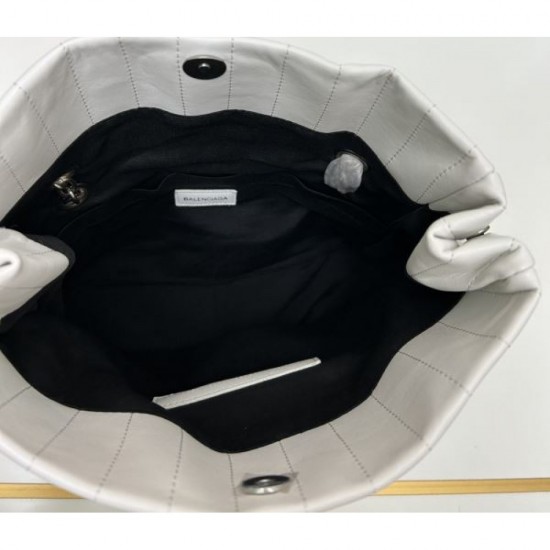 BALENCIAGA Balenciaga 2024FW Tote bag that is gaining attention now BALENCIAGA Balenciaga 2024FW Tote bag that is gaining attention now
