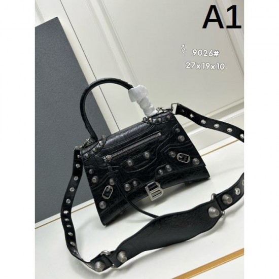 BALENCIAGA Balenciaga 2024FW Tote bag that will definitely be popular this fall BALENCIAGA Balenciaga 2024FW Tote bag that will definitely be popular this fall