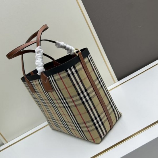2024SS tote bag BURBERRY that will enliven your summer mood 2024SS tote bag BURBERRY that will enliven your summer mood