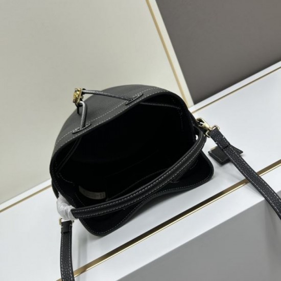 Stable summer new item 2024SS tote bag BURBERRY Burberry Stable summer new item 2024SS tote bag BURBERRY Burberry