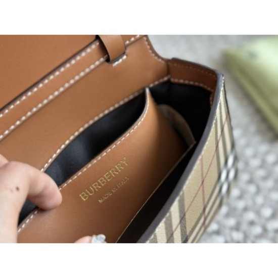 The latest spring/summer product is sure to sell out 2024SS shoulder bag BURBERRY Burberry The latest spring/summer product is sure to sell out 2024SS shoulder bag BURBERRY Burberry