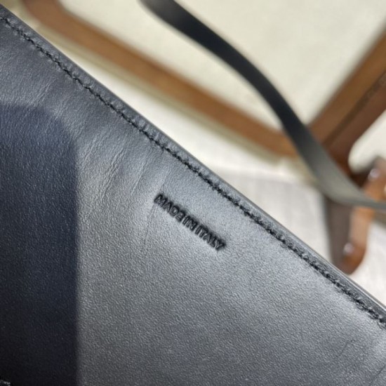 Now gaining attention 2024SS tote bag CELINE Now gaining attention 2024SS tote bag CELINE