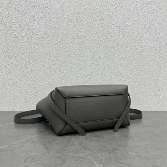 This summer's must-have item 2024SS tote bag CELINE This summer's must-have item 2024SS tote bag CELINE