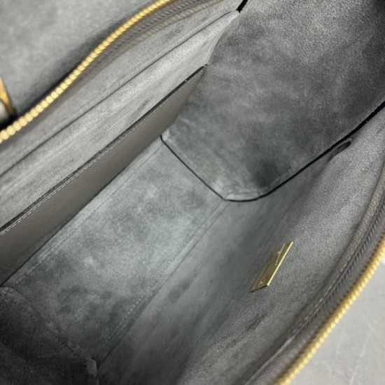 This summer's must-have item 2024SS tote bag CELINE This summer's must-have item 2024SS tote bag CELINE