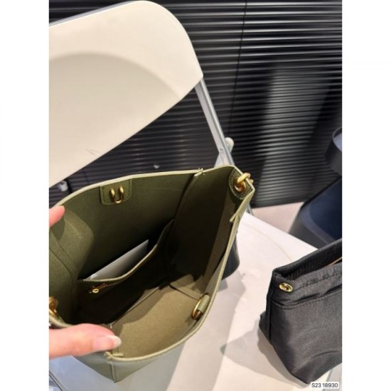 Complete your mature style 2024SS Shoulder Bag CELINE Complete your mature style 2024SS Shoulder Bag CELINE