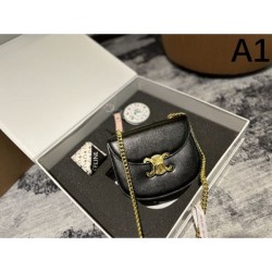 Items attracting attention from overseas celebrities 2024SS shoulder bag CELINE