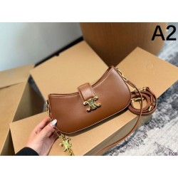 The brand continues this season 2024SS tote bag CELINE CELINE