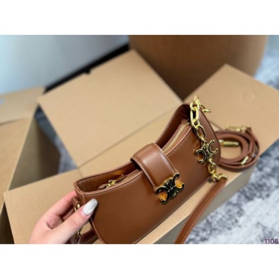 The brand continues this season 2024SS tote bag CELINE CELINE The brand continues this season 2024SS tote bag CELINE CELINE