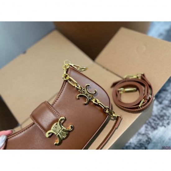 The brand continues this season 2024SS tote bag CELINE CELINE The brand continues this season 2024SS tote bag CELINE CELINE