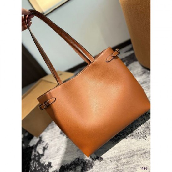 Compatible and definitely recommended 2024SS tote bag CELINE Compatible and definitely recommended 2024SS tote bag CELINE