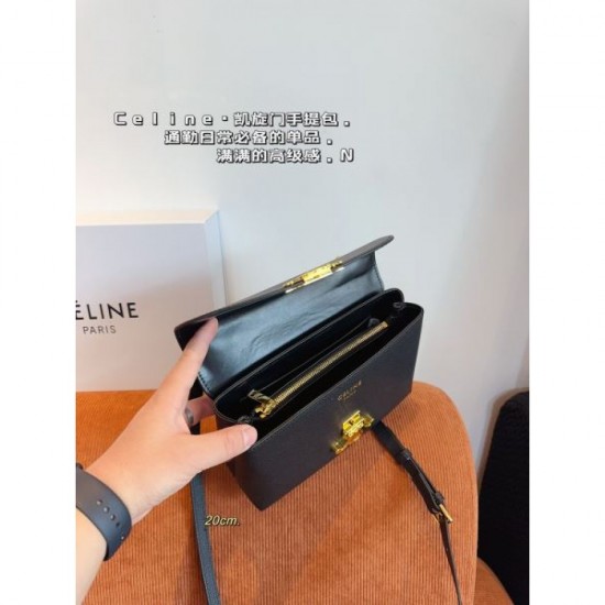 New summer items you can't take your eyes off of 2024SS clutch bag CELINE New summer items you can't take your eyes off of 2024SS clutch bag CELINE