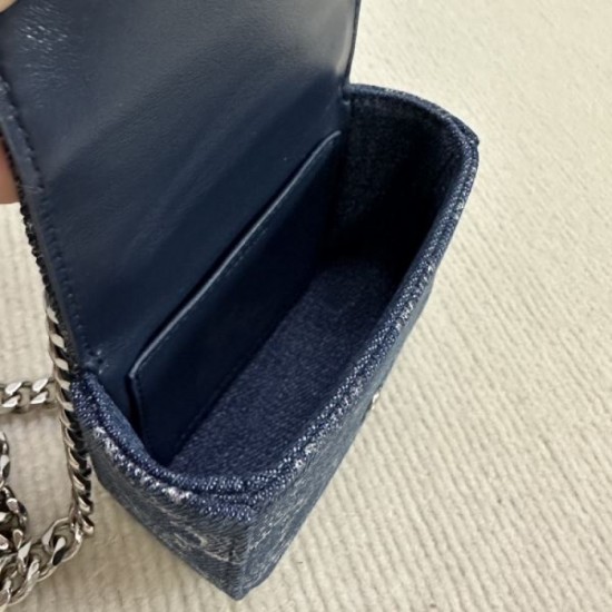 2024SS shoulder bag that draws attention to your feet CELINE 2024SS shoulder bag that draws attention to your feet CELINE