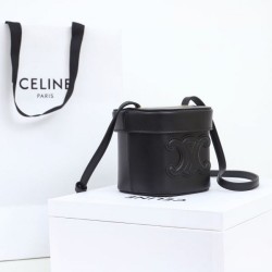 2024SS CELINE shoulder bag that is useful regardless of the season