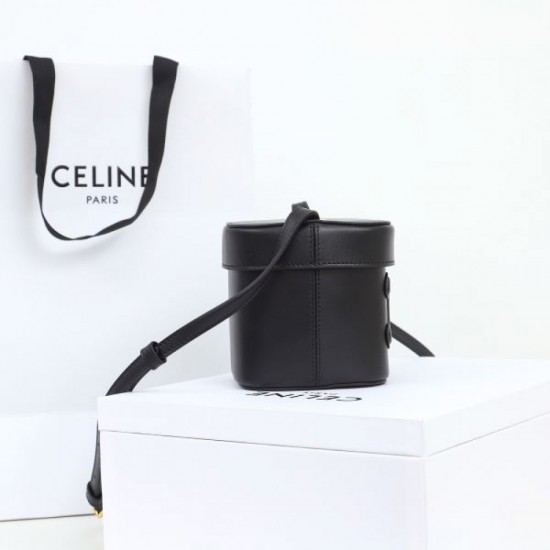 2024SS CELINE shoulder bag that is useful regardless of the season 2024SS CELINE shoulder bag that is useful regardless of the season