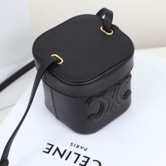 2024SS CELINE shoulder bag that is useful regardless of the season 2024SS CELINE shoulder bag that is useful regardless of the season