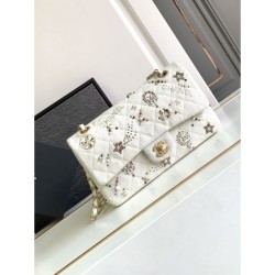 Very easy to incorporate 2024SS shoulder bag CHANEL