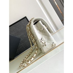 Very easy to incorporate 2024SS shoulder bag CHANEL