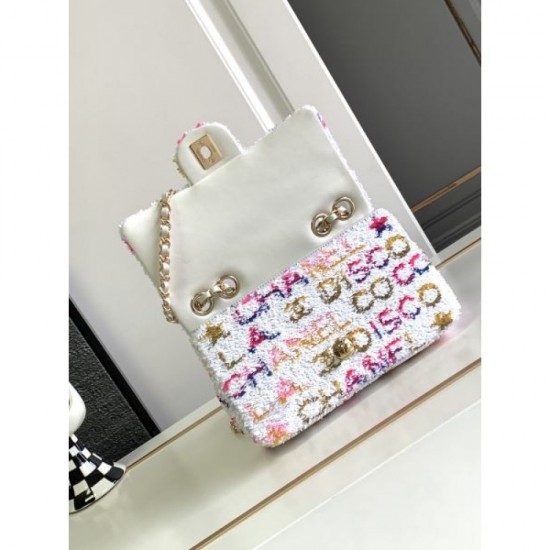 2024SS shoulder bag CHANEL that gives you a cool impression 2024SS shoulder bag CHANEL that gives you a cool impression