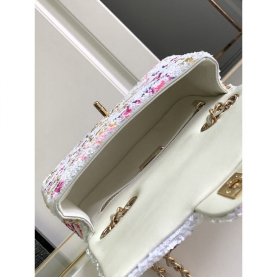 2024SS shoulder bag CHANEL that gives you a cool impression 2024SS shoulder bag CHANEL that gives you a cool impression