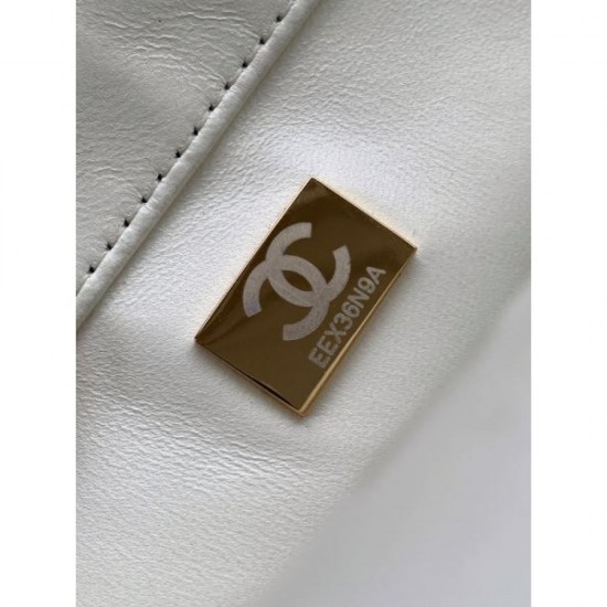 2024SS shoulder bag CHANEL that gives you a cool impression 2024SS shoulder bag CHANEL that gives you a cool impression