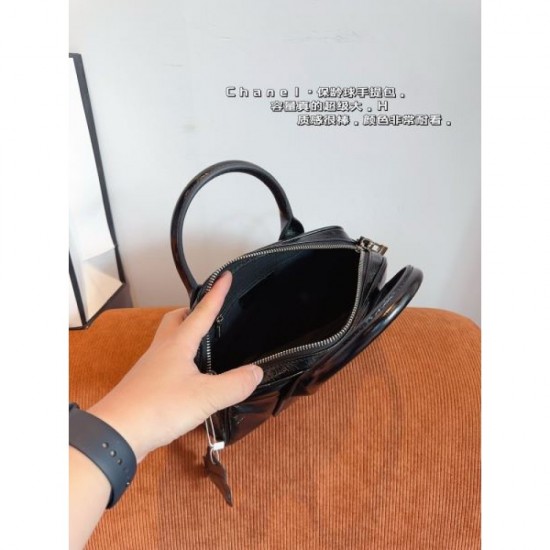 Summer new item 2024SS tote bag CHANEL that is in short supply Summer new item 2024SS tote bag CHANEL that is in short supply