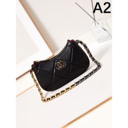 CHANEL 2024FW A tote bag that goes well with it and is definitely recommended