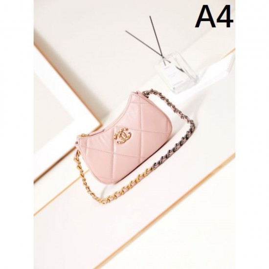CHANEL 2024FW A tote bag that goes well with it and is definitely recommended CHANEL 2024FW A tote bag that goes well with it and is definitely recommended
