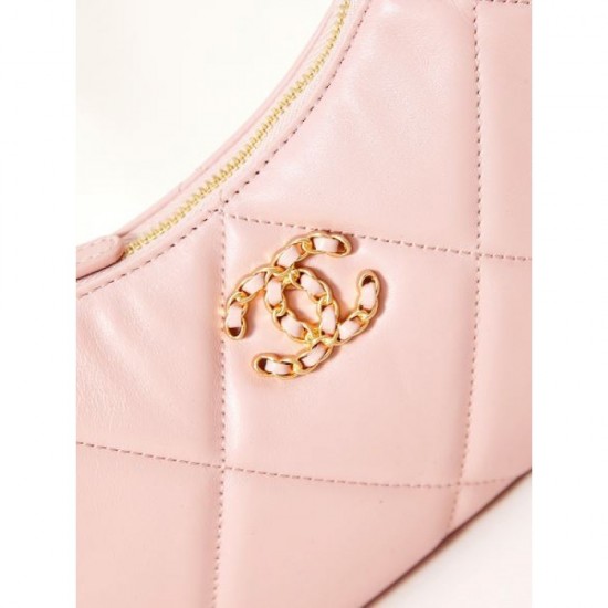 CHANEL 2024FW A tote bag that goes well with it and is definitely recommended CHANEL 2024FW A tote bag that goes well with it and is definitely recommended