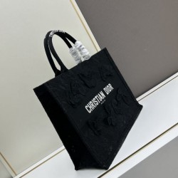 2024SS tote bag DIOR for an elegant casual outfit