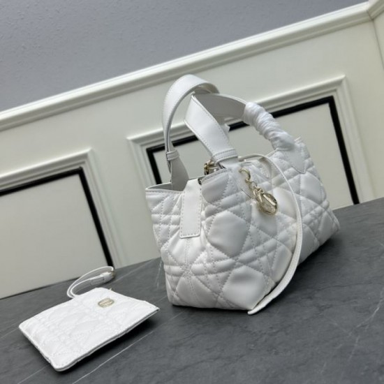 Popular styles that sold this year 2024SS tote bag DIOR Dior Popular styles that sold this year 2024SS tote bag DIOR Dior
