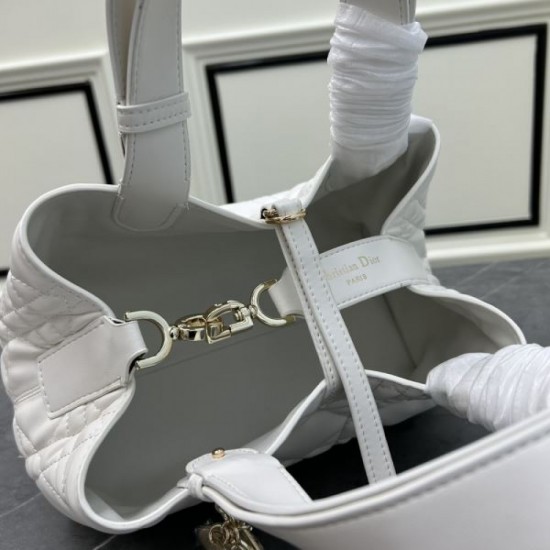 Popular styles that sold this year 2024SS tote bag DIOR Dior Popular styles that sold this year 2024SS tote bag DIOR Dior