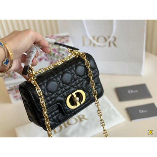 2024SS tote bag DIOR that will be useful for this spring/summer coordination 2024SS tote bag DIOR that will be useful for this spring/summer coordination