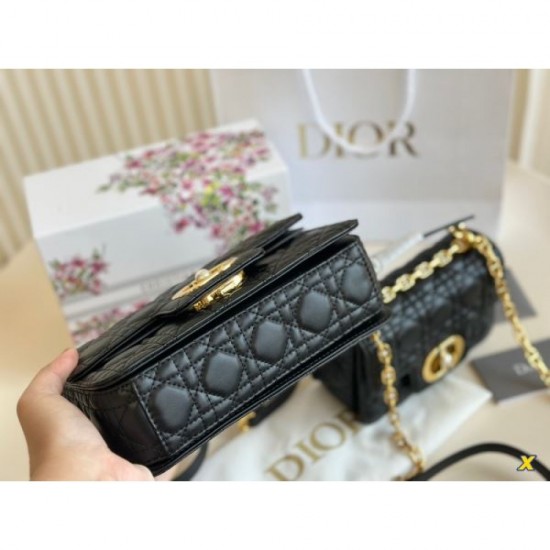 2024SS tote bag DIOR that will be useful for this spring/summer coordination 2024SS tote bag DIOR that will be useful for this spring/summer coordination