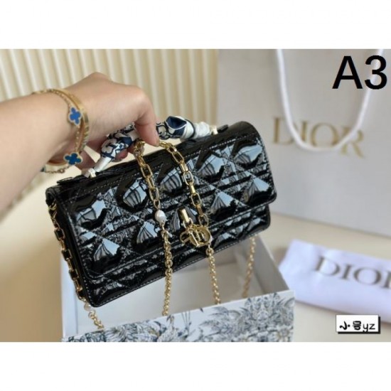 2024SS tote bag DIOR that gives the impression of a fashionable expert 2024SS tote bag DIOR that gives the impression of a fashionable expert