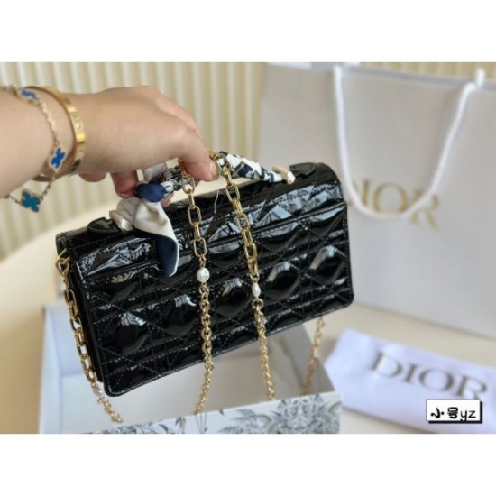 2024SS tote bag DIOR that gives the impression of a fashionable expert 2024SS tote bag DIOR that gives the impression of a fashionable expert