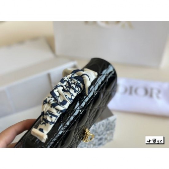 2024SS tote bag DIOR that gives the impression of a fashionable expert 2024SS tote bag DIOR that gives the impression of a fashionable expert