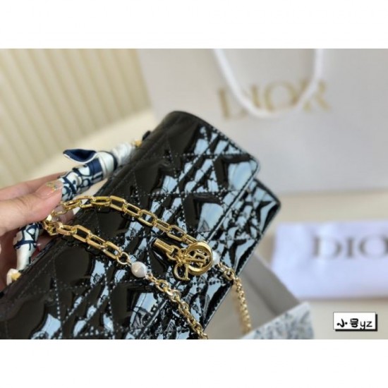 2024SS tote bag DIOR that gives the impression of a fashionable expert 2024SS tote bag DIOR that gives the impression of a fashionable expert