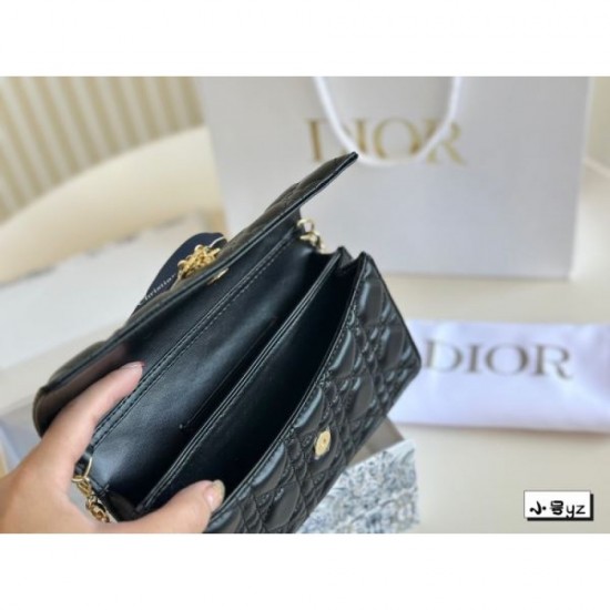 2024SS tote bag DIOR always sold out at the end of the year 2024SS tote bag DIOR always sold out at the end of the year